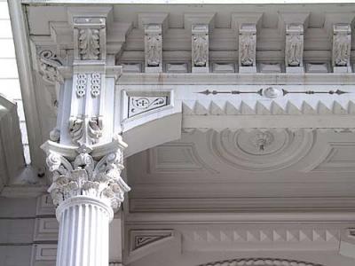 Eddy-bet-Van-Ness-Franklin-white-IT-capital-and-cornice.jpg