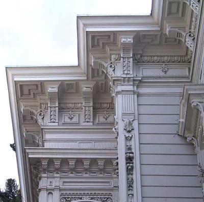 Eddy-bet-Van-Ness-Franklin-white-IT-cornice.jpg
