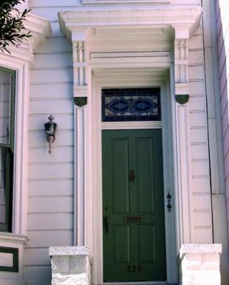 Clinton-Park-bet-Guerrero-Dolores-white-green-IT-doorway.jpg