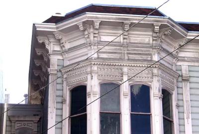 Pine-bet-Octavia-Laguna-IT-cornice.jpg