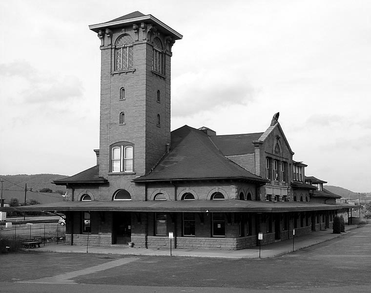 <B>Binghamton Train Station</B><br><font size = 2>Bill Borne
