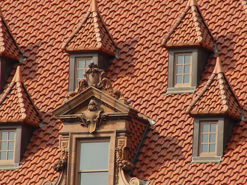<b>Red Roof</b><br><font size = 2>Teresa