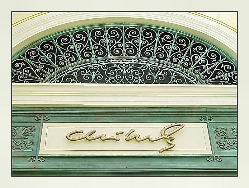 <b>Chihuly</b><br><font size=1>by Bev Brink</font>