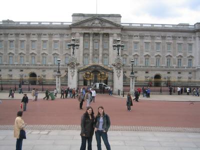 Gypsy and me in front of Buckingham Palace--we're such tourists...