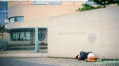 Passed out at the Gates of the German Whitehouse