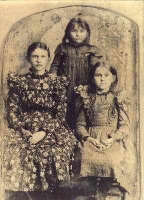 MurcyDollyJossie1899.JPG