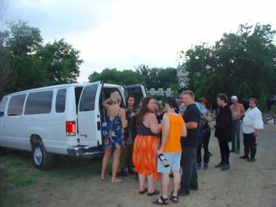 u29/wilma/medium/17390452.Parkinglotparty.jpg
