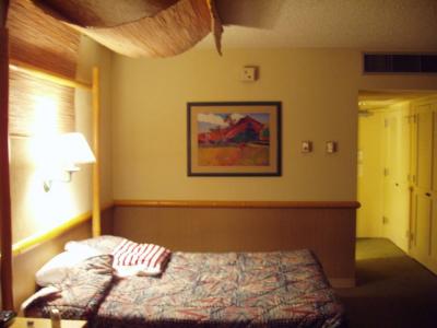 The room...awful nice, wuddn't it?