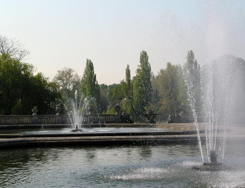 Kensington Gardens, April