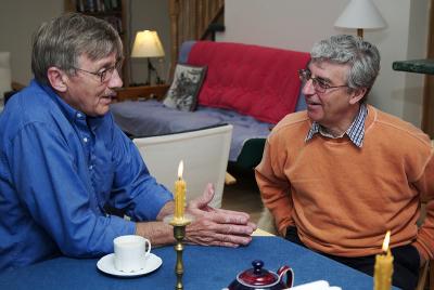 Ron & Marty enjoy a lively conversation on Friday.