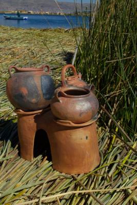 7135-lago titcaca uros floating islands pottery.jpg