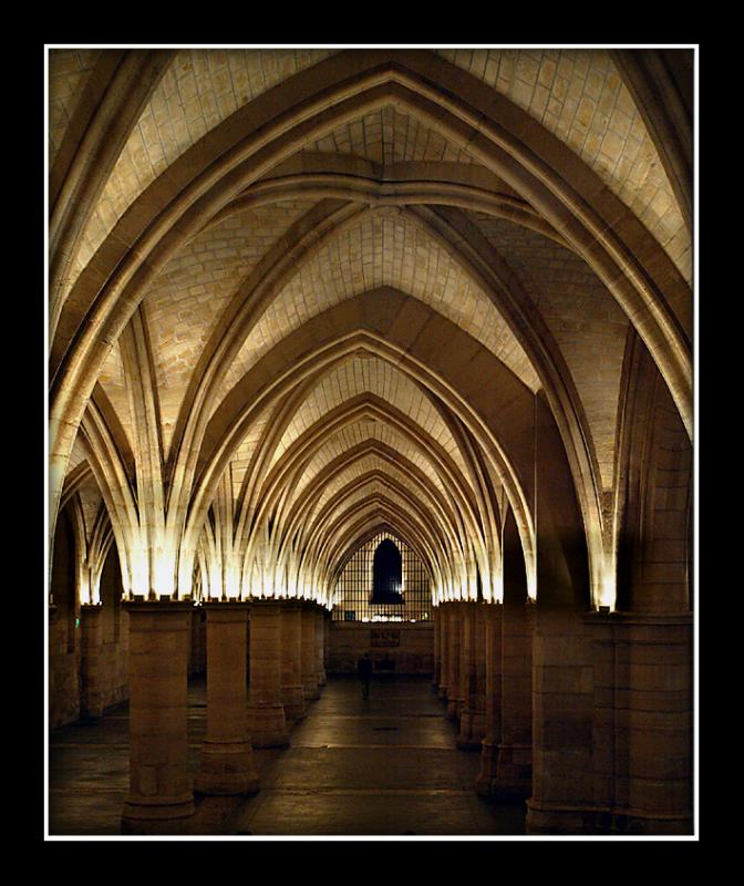 ...detained in la Conciergerie.....