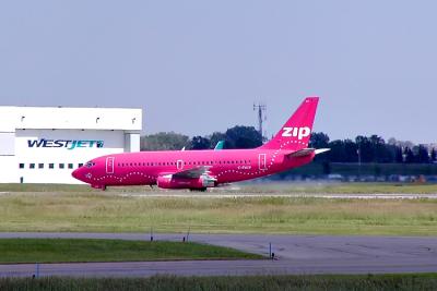 Air Canada Zip Boeing 737