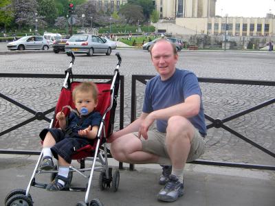 u30/jchriste/medium/42982847.OliverfatherinParis.jpg