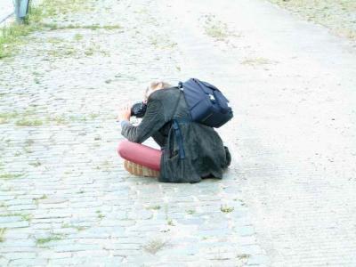 A good photographer needs to be in a good physical state !!!
I like the bleak colour of the pavement