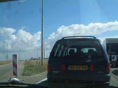 Before we were on the Afsluitdijk, we had to wait for the bridge near Den Oever. The weather was fine, like thw whole day !! Beautiful skies.