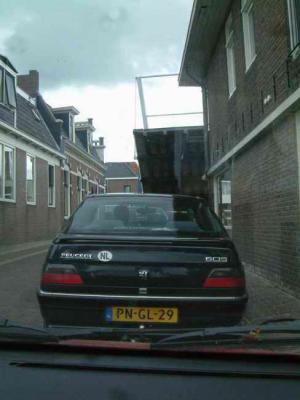 Suddenly we were standing be4 an open bridge, which is avery common practice in Friesland, due to the heavy water traffic.