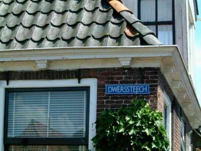 Dwerssteech, Side Alley