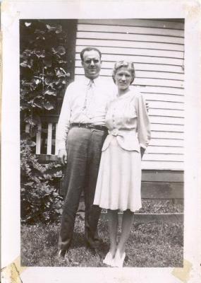 Aaron & Ethel Brummett about 1941.jpg
