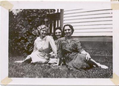 Ethel Rosa Lucy 1944.jpg