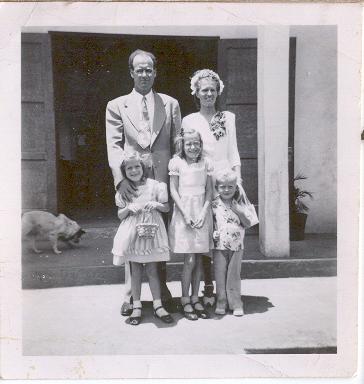 AW Brummett Family Easter sunday April 17 1949 Hawaii.jpg