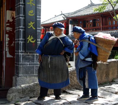 Gossiping in Lijiang