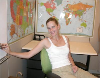 u30/redtop/medium/18924596.3149BarbDesk.jpg