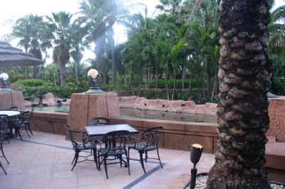 Outdoor dinning at the Atlantis Resort
