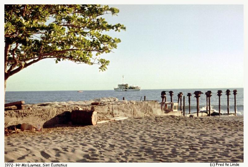 157-Sint Eustatius voor anker copy.jpg