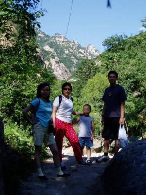 Hiking up the river valley. Diana, Kathy, Tian Tian and Darren.