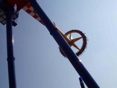 The rider ring itself was rotating while the arm was swinging...crazy...
