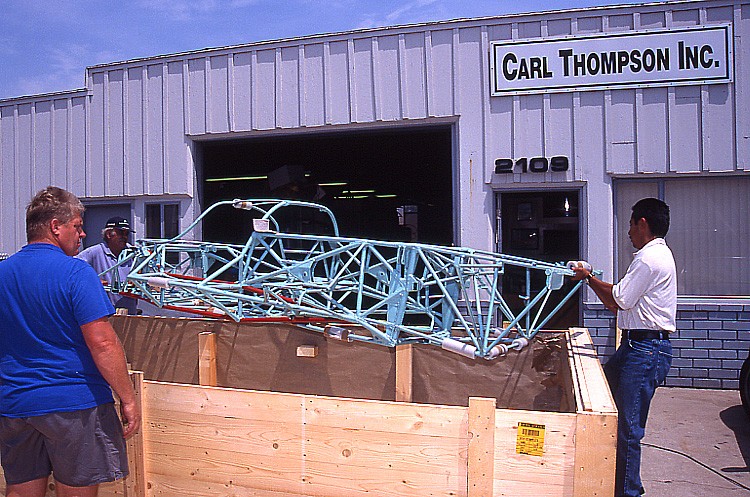 Taking the chassis out of the box, My neighbor there,He wanted the box.