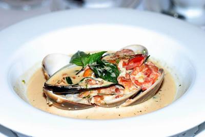 u32/accl/medium/22294081.FrenchCuisineCestBonInterContinentalIMG_39403rddishKingClamsMussels70.jpg