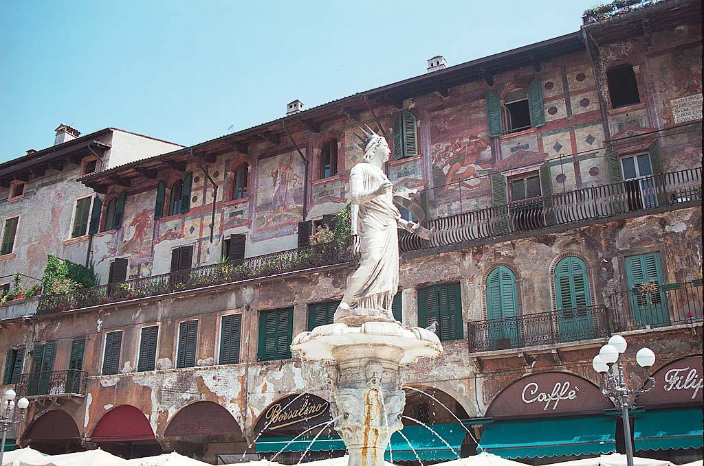 2nd day, house paintings at Erbe Square, Verona, Italy