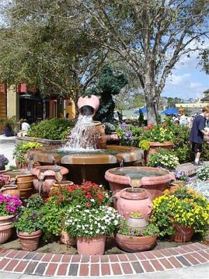 DowntownMickeyTopiary.jpg