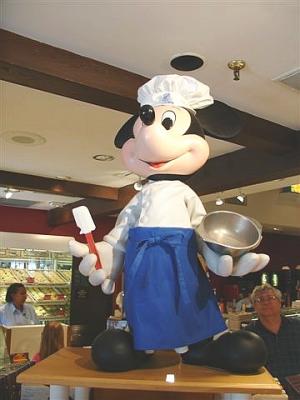 ContemporaryChefMickeyStatue.jpg
