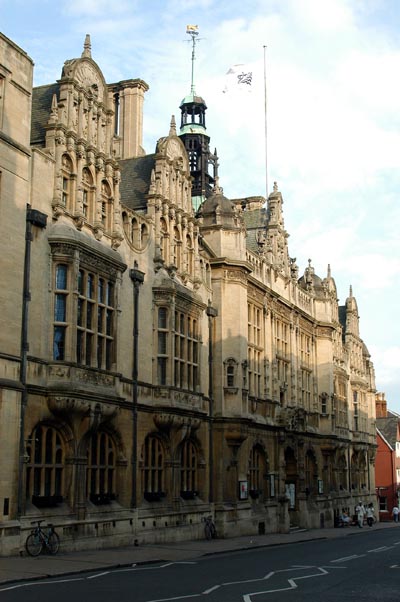 Town Hall and the Museum of Oxford