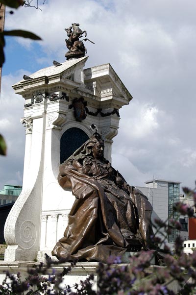 Queen Victoria, Picadilly Gardens