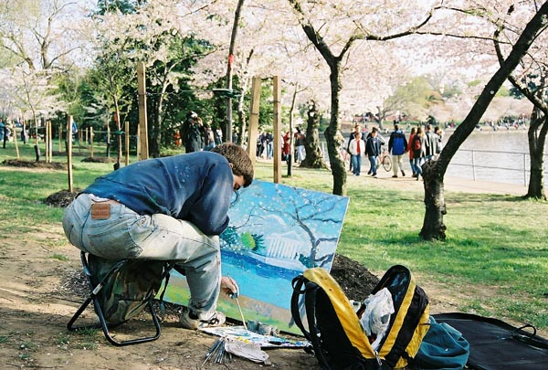 Painter near the Jefferson Memorial