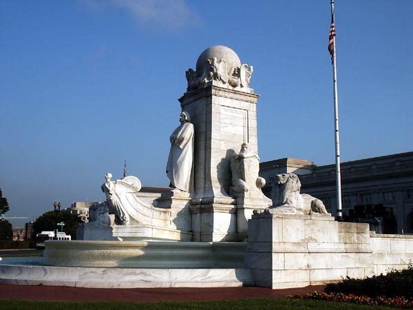 Columbus Monument in front of Union Station