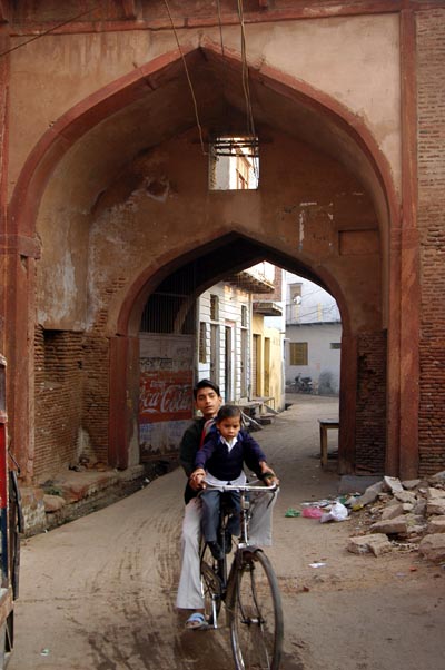 Boys on a bike in Taj Ganj