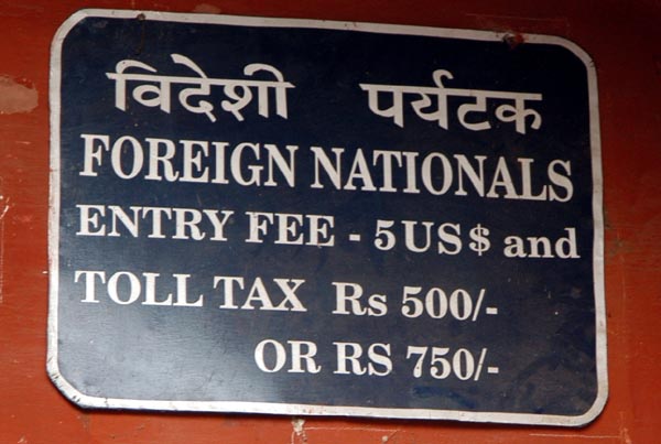 Taj entry fee for foreigners - 750 Rupees