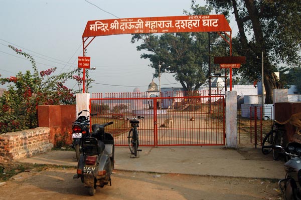 To get to the backside of the Taj, walk north outside the eastern wall to pass through this gate