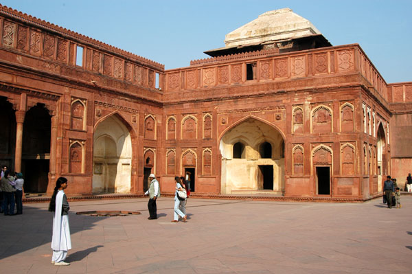 Jahangiri Mahal, 1585