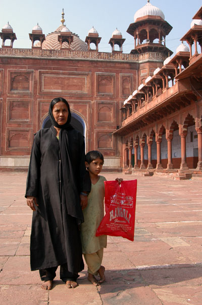 Woman and child at the Jama Masjid