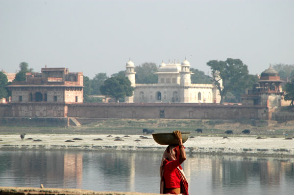 Itimad-ud-Daulah is across the river from the old city