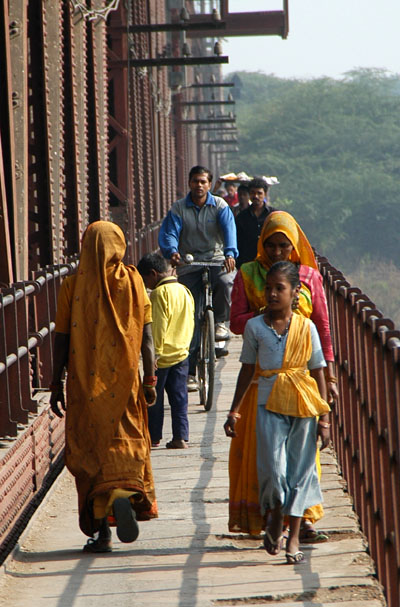 Pedestrians crossing the river, Agra