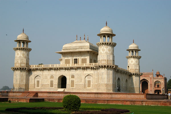 It was the first Mughal tomb built purely of white marble