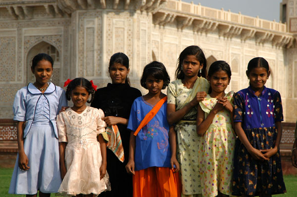 7 Indian girls at the Itimad ud-Duala in Agra