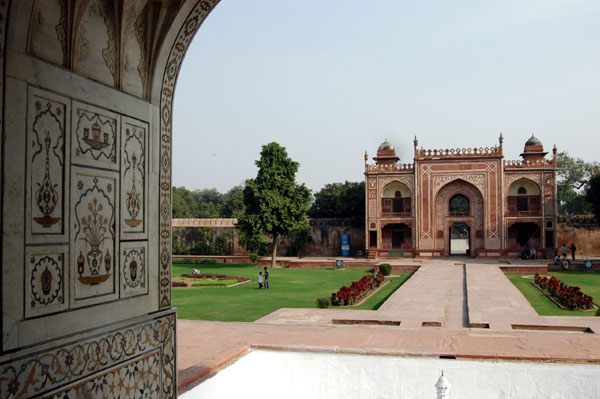 Itimad ud-Duala, Agra